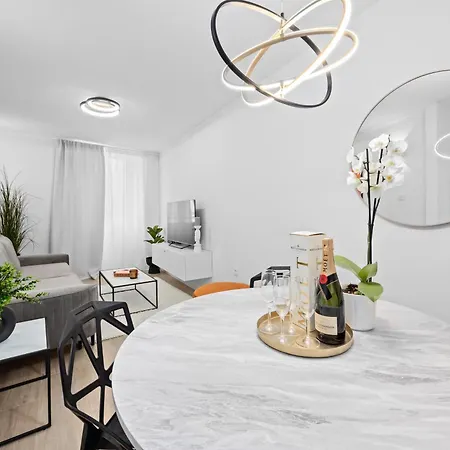 Apartment Deluxe Apartman Fiora